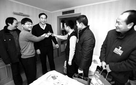 (严龙 李岩宏周武军摄)又是一年两会时.