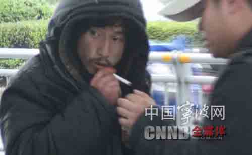 宁波市民自发帮助"犀利哥"