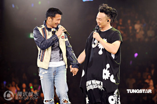 组图:谢霆锋牵陈奕迅谈心难忘公园谈情往事-谢