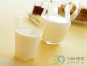 纯牛奶PK早餐奶,选啥好?(图)-早餐奶,纯牛奶,P