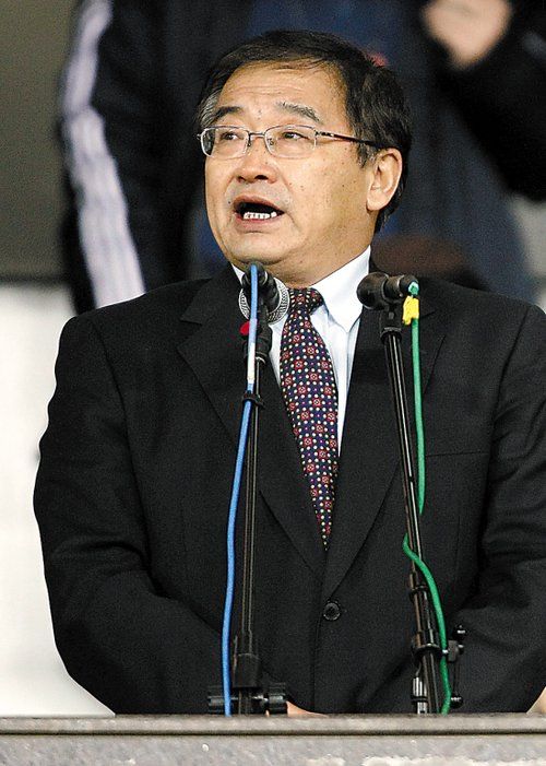 足协欲推行高薪养廉 中超主裁单场报酬达1万元