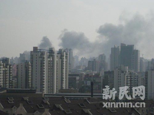 上海火车站发生火灾 疑为施工时不慎引发(组图