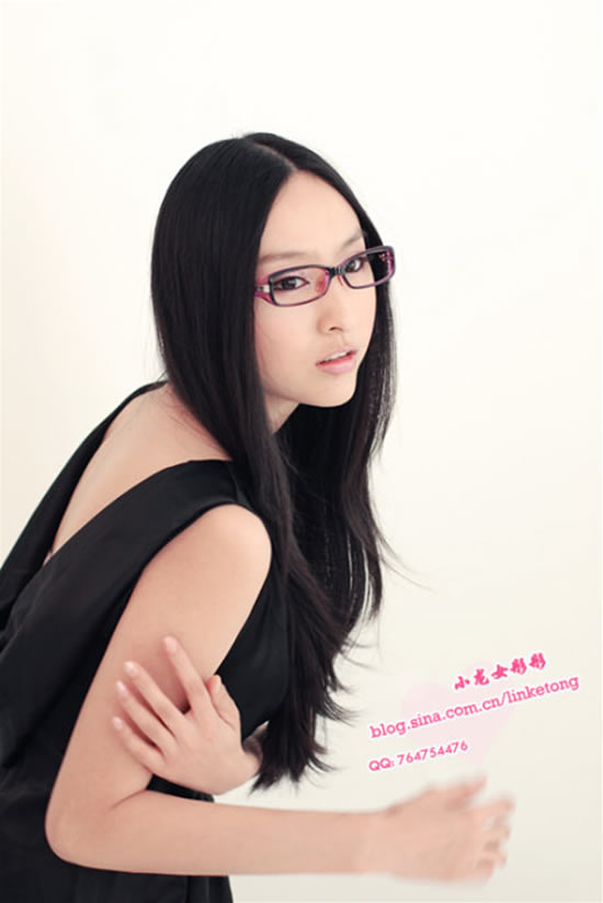美女小龙女彤彤+变为天使的性感与知性!