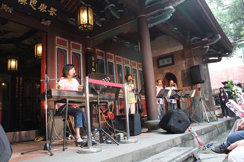 《春暖花开》黄韵玲 推出时间:2010年5月-黄韵