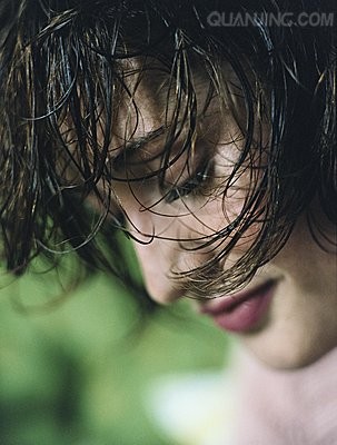 女性晚上洗头发带来危害多[组图]-洗头发,洗发