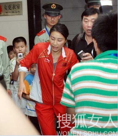 女星<em>遭咸猪手</em>尴尬瞬间[图]-咸猪手,女星,刘嘉玲