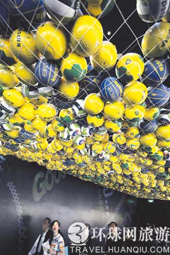 上海世博世界杯气氛浓厚 南非馆成足球吧 -巴西