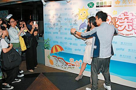 阿娇甩艳照阴影拒提<em>陈冠希</em> 十指紧扣紧牵旧爱