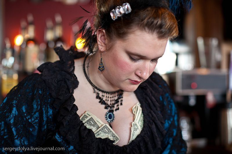 探寻阿拉斯加妓院风尘遗韵-姑娘,工作状态,游客