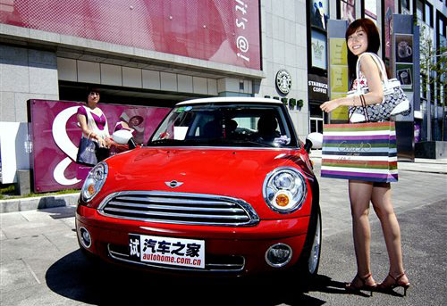 开车陋习 三成车主喜欢穿拖鞋或高跟鞋-拖鞋,车