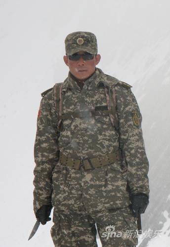 《兵峰》热播 贾一平获赞穿越灾难的边防英雄