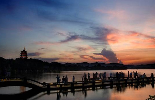 七夕手牵着手 来一场关于爱情的寻踪