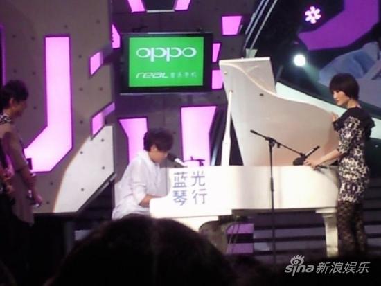 mic男团小鑫献歌谢娜 歌词挑衅张杰引尖叫(图