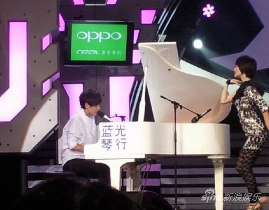 mic男团小鑫献歌谢娜 歌词挑衅张杰引尖叫(图