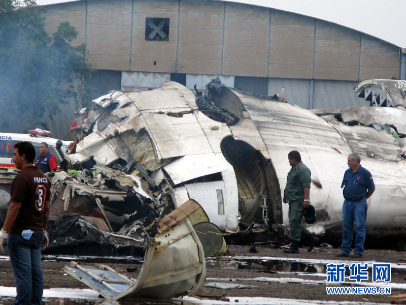 委内瑞拉客机坠毁造成14人死亡(组图)-委内瑞