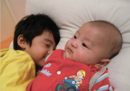 张柏芝小儿子中文名曝光 二少爷大名谢振南-张