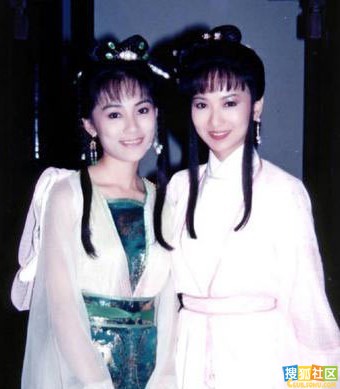 赵雅芝版《白娘子》罕见幕后照 法海小青一家