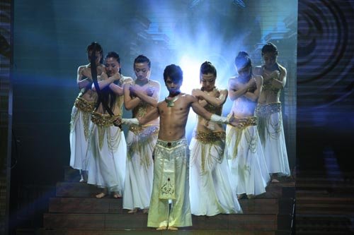 《中国达人秀》半决赛第三场举行 六强全部诞