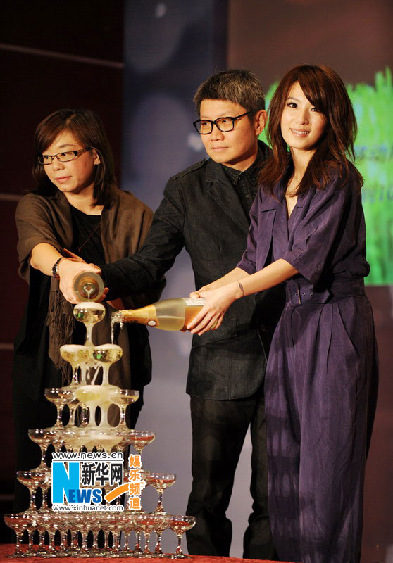 hebe单飞发片曝好友selina订婚 欲35岁结婚_潍