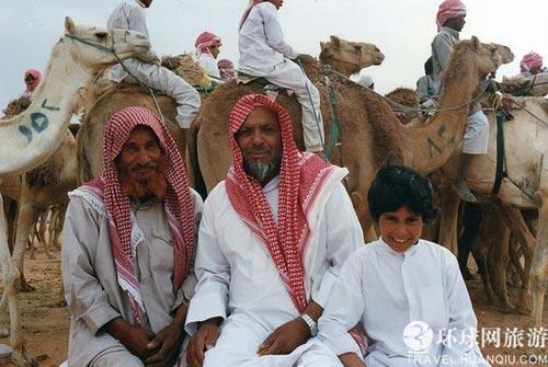 泪流满面 实拍沙特骆驼市场的血腥场面-实拍,沙