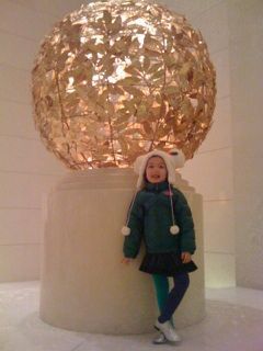 李亚鹏疼亲生女 窦靖童消磨时间变假小子踢足