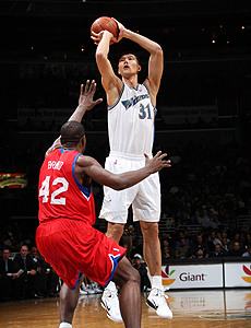 易建联9分奇才首尝胜果 榜眼斗状元76人加时告