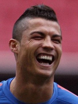 <em>C罗新发型</em>亮相面貌大变 仿小贝莫西干倍精神(