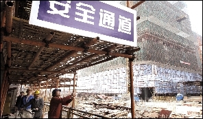 �Ϻ�סլ�����¹ʱ��̾�������12��