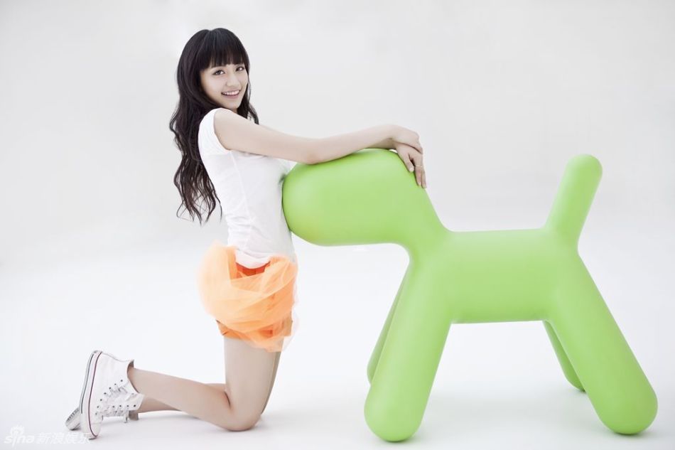 组图:刘惜君清新还原<em>本真</em> 春色小木马重拾童趣