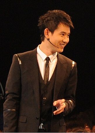 李响正式入主《职来职往》 掀起求职讨论热潮