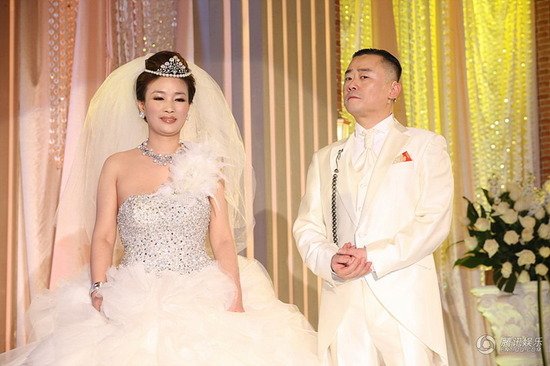 胡洁早期参加商业论坛的资料画面