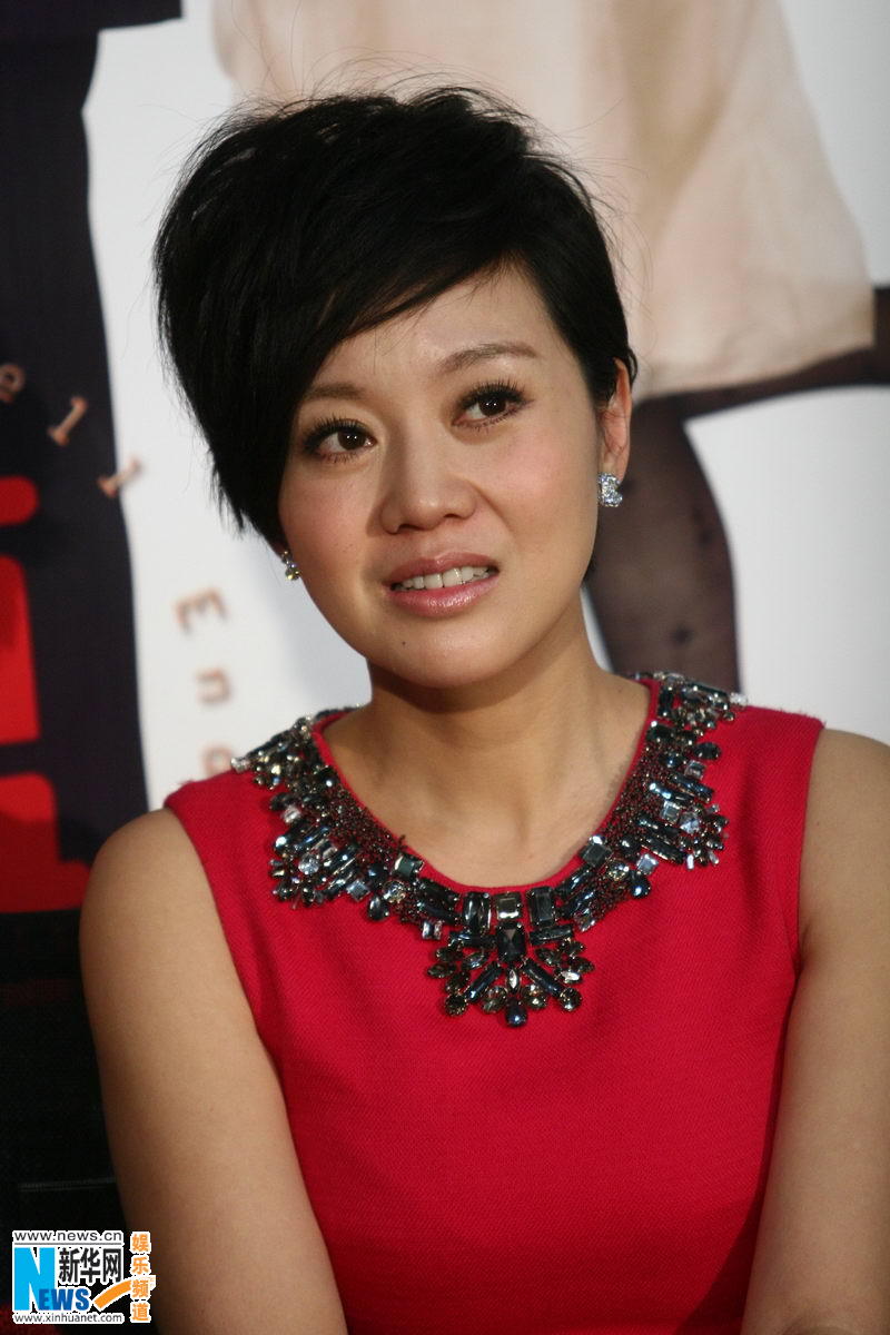 《最强囍事》贺岁上演 黄百鸣否认闫妮替吴君