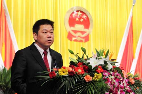 市长张文杰作《政府工作报告》