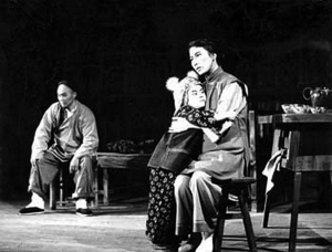 袁雪芬主演的《祥林嫂》被誉为"新越剧的里程碑".