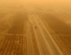 新疆南疆地区出现持续扬沙浮尘天气
