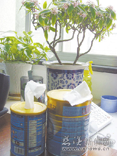 年轻妈妈玩diy 奶粉罐变身创意小家具