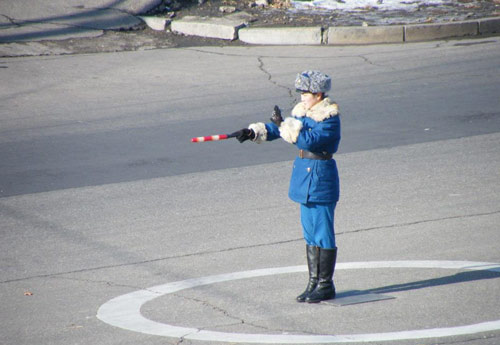 求长得漂亮-女交警,朝鲜,女青年,交通指挥棒,哨