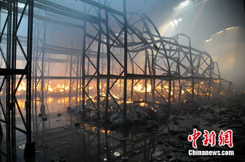 宁波北仑一毛毯厂发生大火 过火面积千余平方