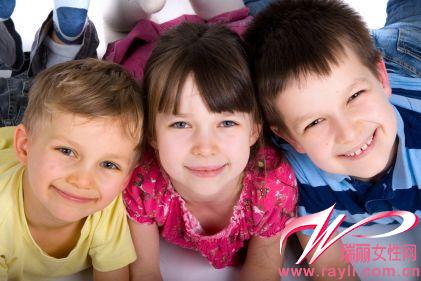 对待调皮孩子不妨微笑(组图)-微笑,配合,赏识