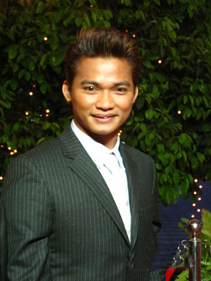 的<em>武打</em>表演者,托尼贾的