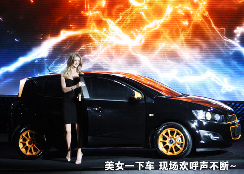 《变形金刚3》女主角助阵爱唯欧上市花絮-爱唯