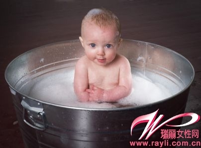 婴儿宝宝切莫乱涂花露水(图)-螨虫,宝宝皮肤,宝