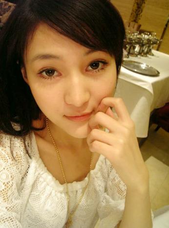 追踪郭美美微博事件引发社会问题(组图)-郭美美