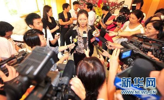 娜被授武汉功勋市民荣誉称号及50万元奖励-