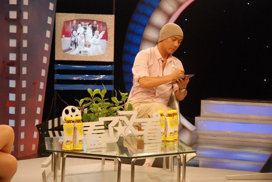 张卫健做客《看了又看》 大赞李冰冰范冰冰-张