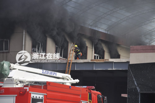 纱被烧毁(图)-毛纱,仓库,起火原因,绞纱,濮院镇,