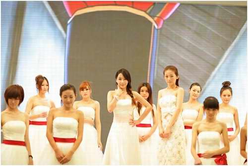 cj最大牌showgirl苏紫萱亮相盛大展台