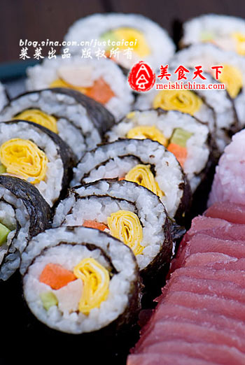 漂亮的寿司-饭团,寿司醋,海苔,三文鱼,黄瓜,拼盘