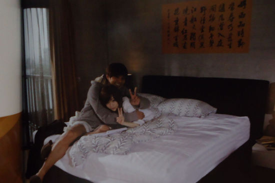 《查美乐》挑战尺度 贺军翔全裸激吻王心凌(图