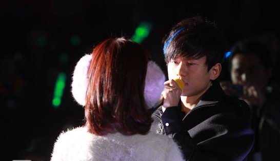 李小冉祝福谢娜张杰:为他们开心 盼出席婚礼-谢